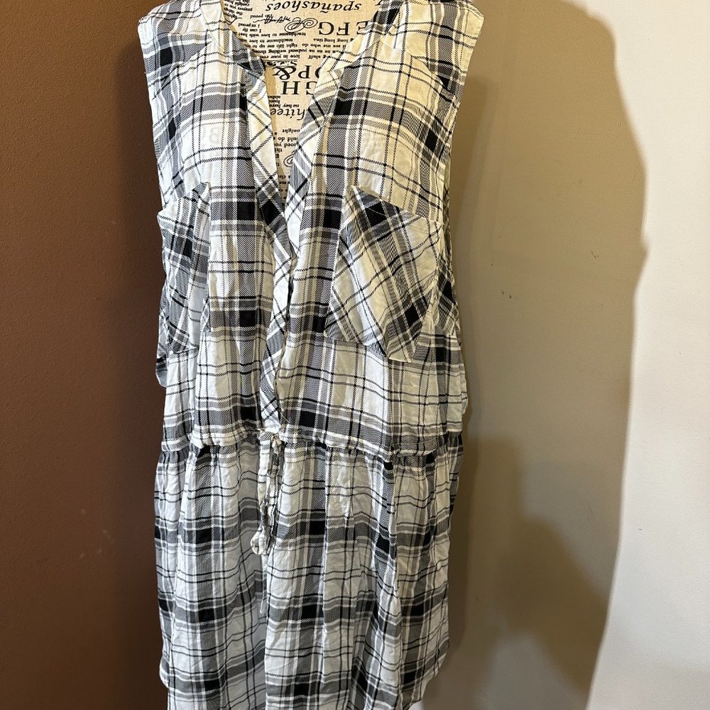 Torrid Plus Size 4 (4X) Black and White Sleeveless Long Plaid Blouse Dress Shirt